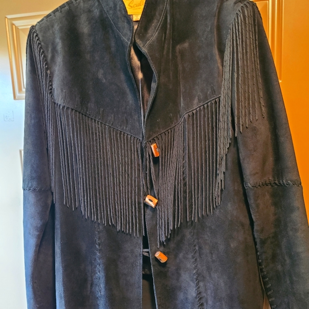 Blk suede blazer Sz L. Light weight western style with fringe.